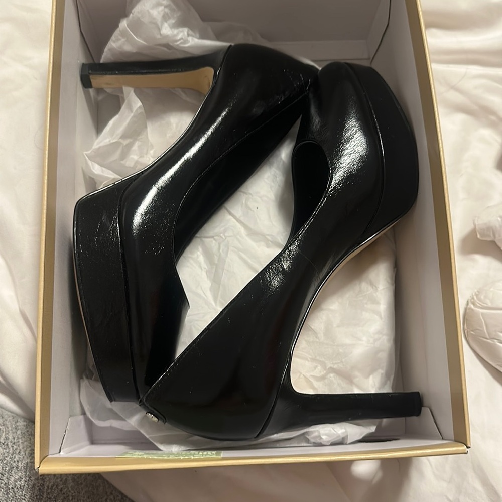 Michael kors pumps